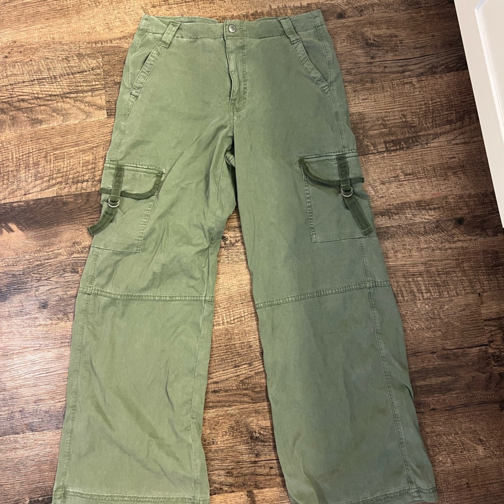 American Eagle soft cargo pants green
